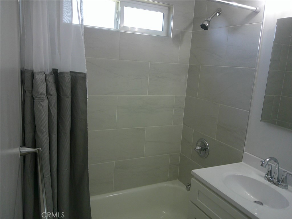 3170 Ronald Street Riverside, CA 92506 - Photo 25 of 40 bathroom