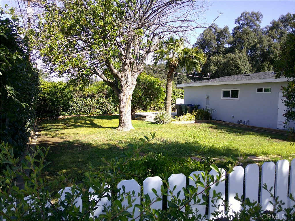 3170 Ronald Street Riverside, CA 92506 - Photo 9 of 40 backyard
