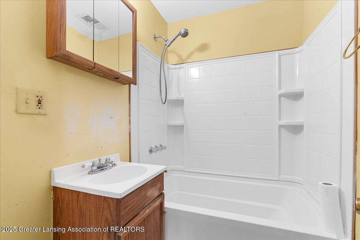 5620 Kaynorth Road Lansing, MI 48911 - Photo 12 of 25 24-Media Jett - 24