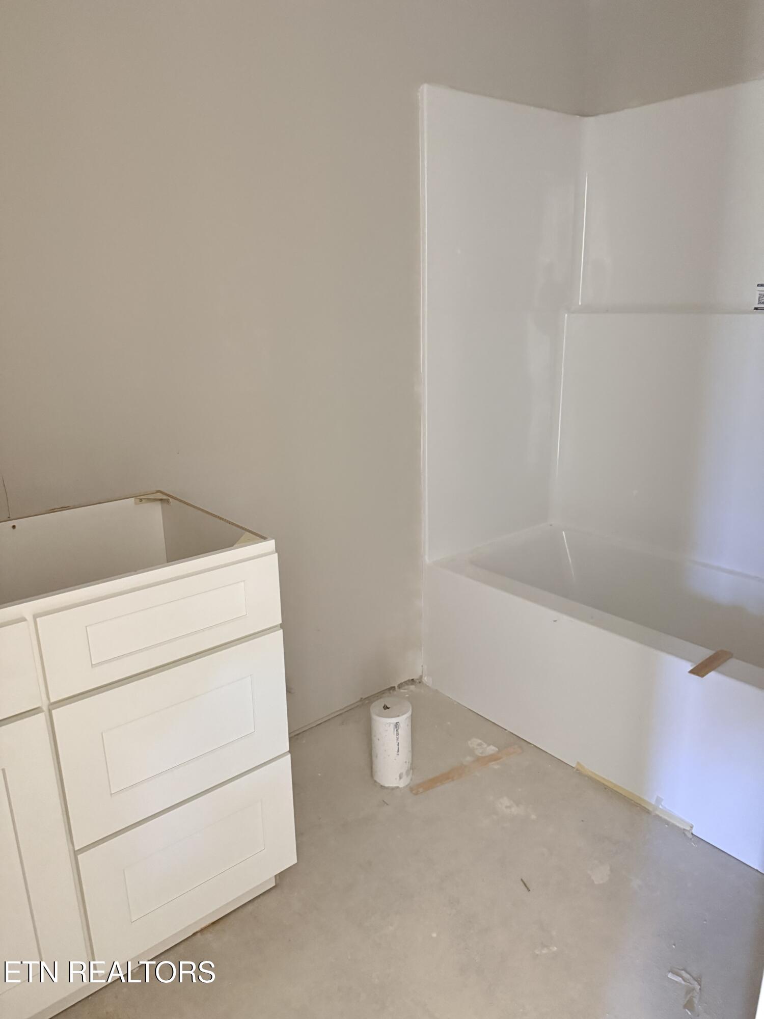 360 North Wright Road Alcoa, TN 37701 - Photo 6 of 8 Bathroom 2