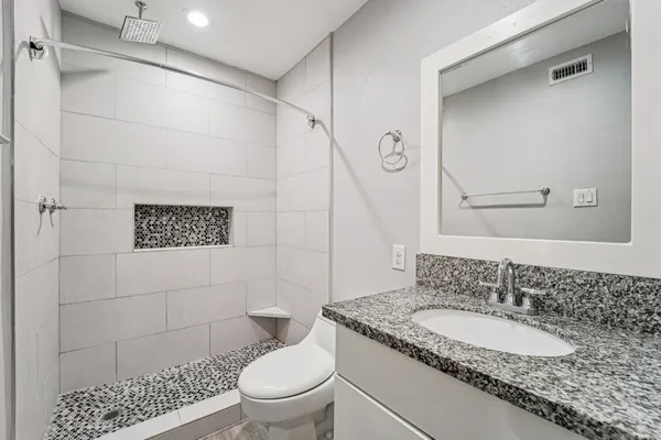$945 | 2807 Beauchamp Street, Unit 4, Houston, TX 77009