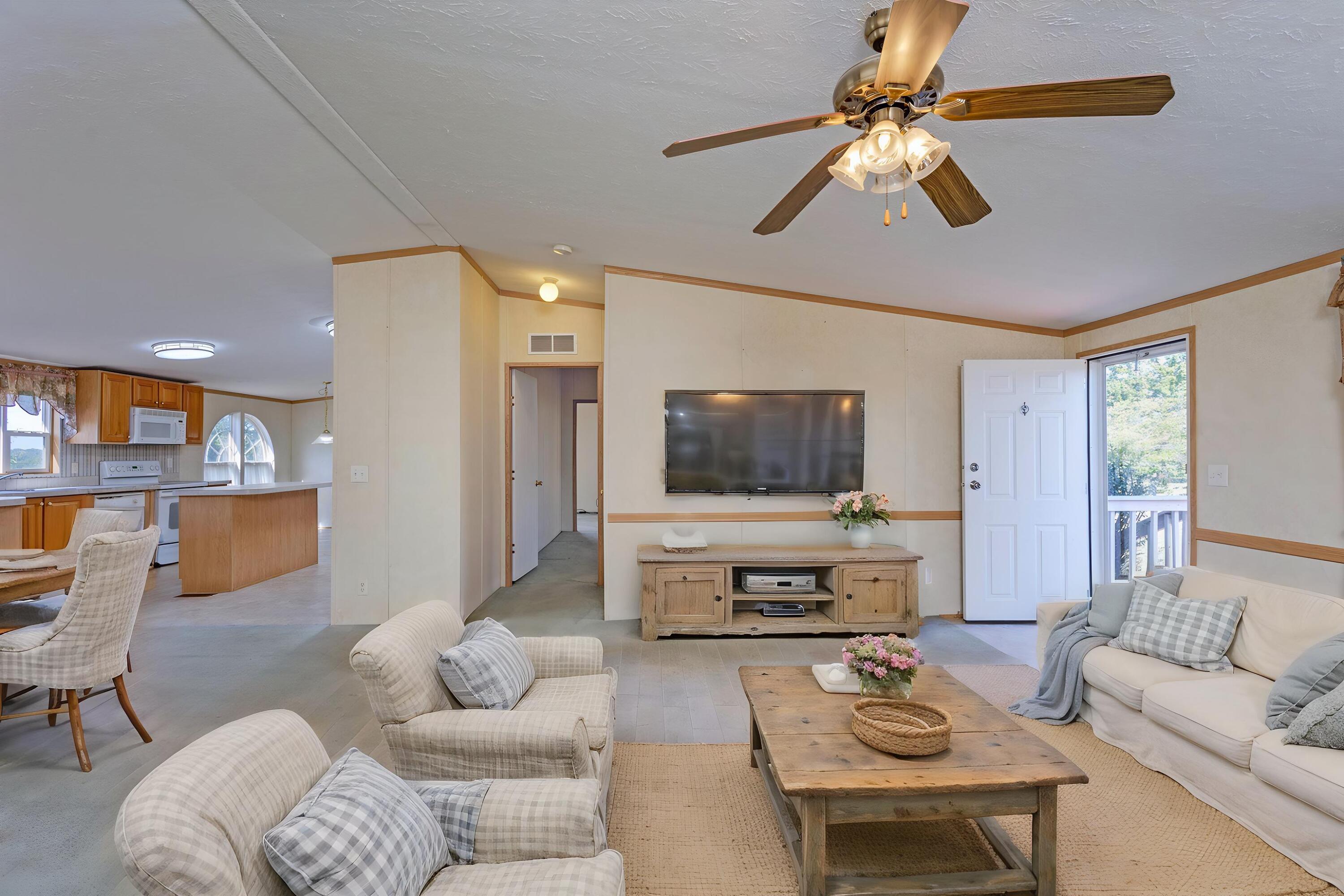 685 Rigsby Road Dayton, TN 37321 - Photo 14 of 53 Living Room