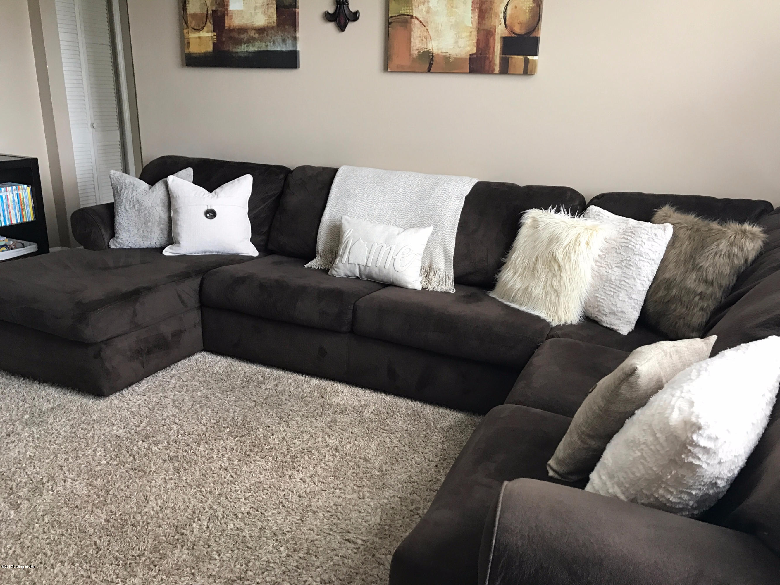 12220 Ridgemont Road Louisville, KY 40229 - Photo 2 of 21 Living room