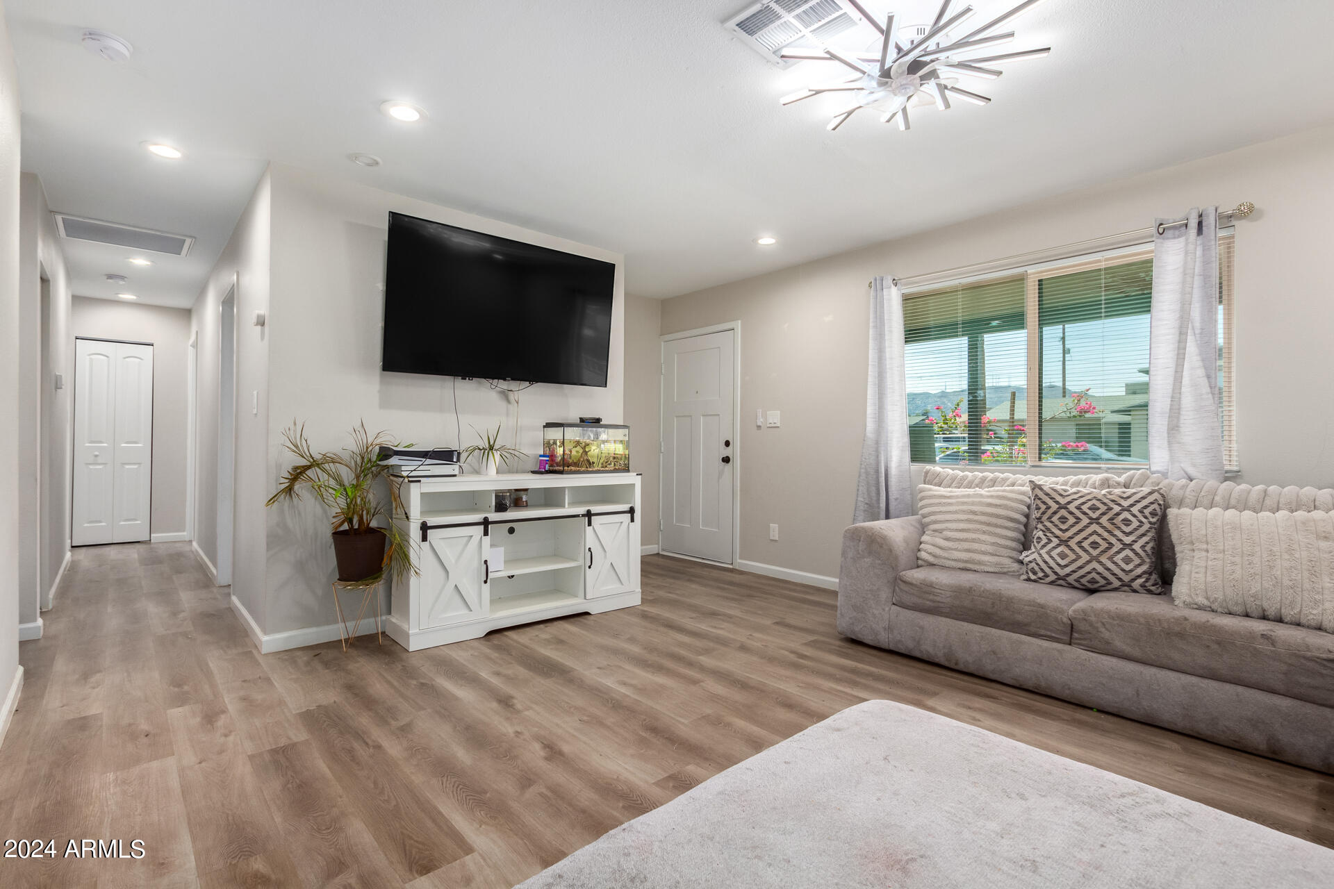 320 West Darrow Street Phoenix, AZ 85041 - Photo 8 of 28 08-Darrow