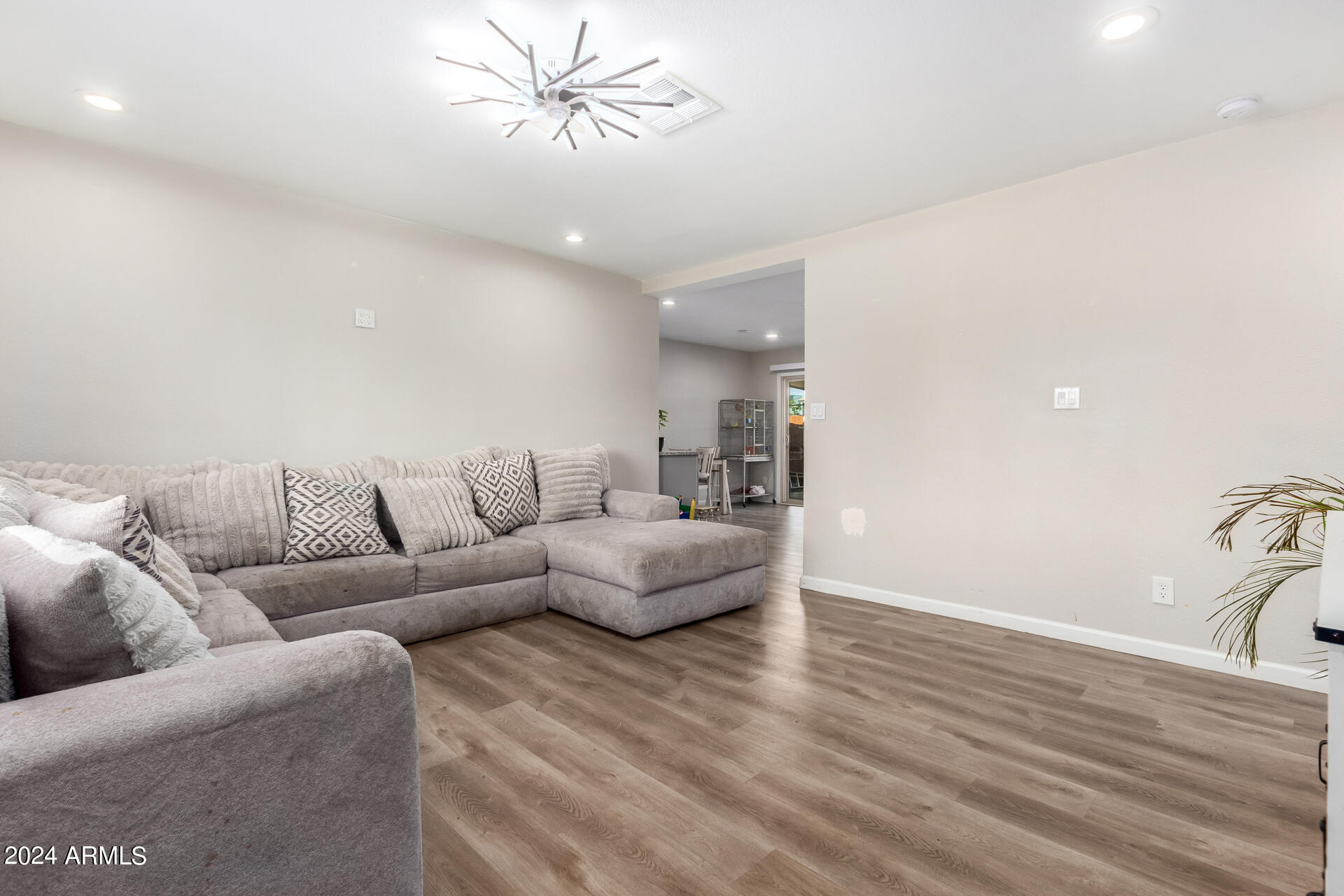 320 West Darrow Street Phoenix, AZ 85041 - Photo 9 of 28 09-Darrow