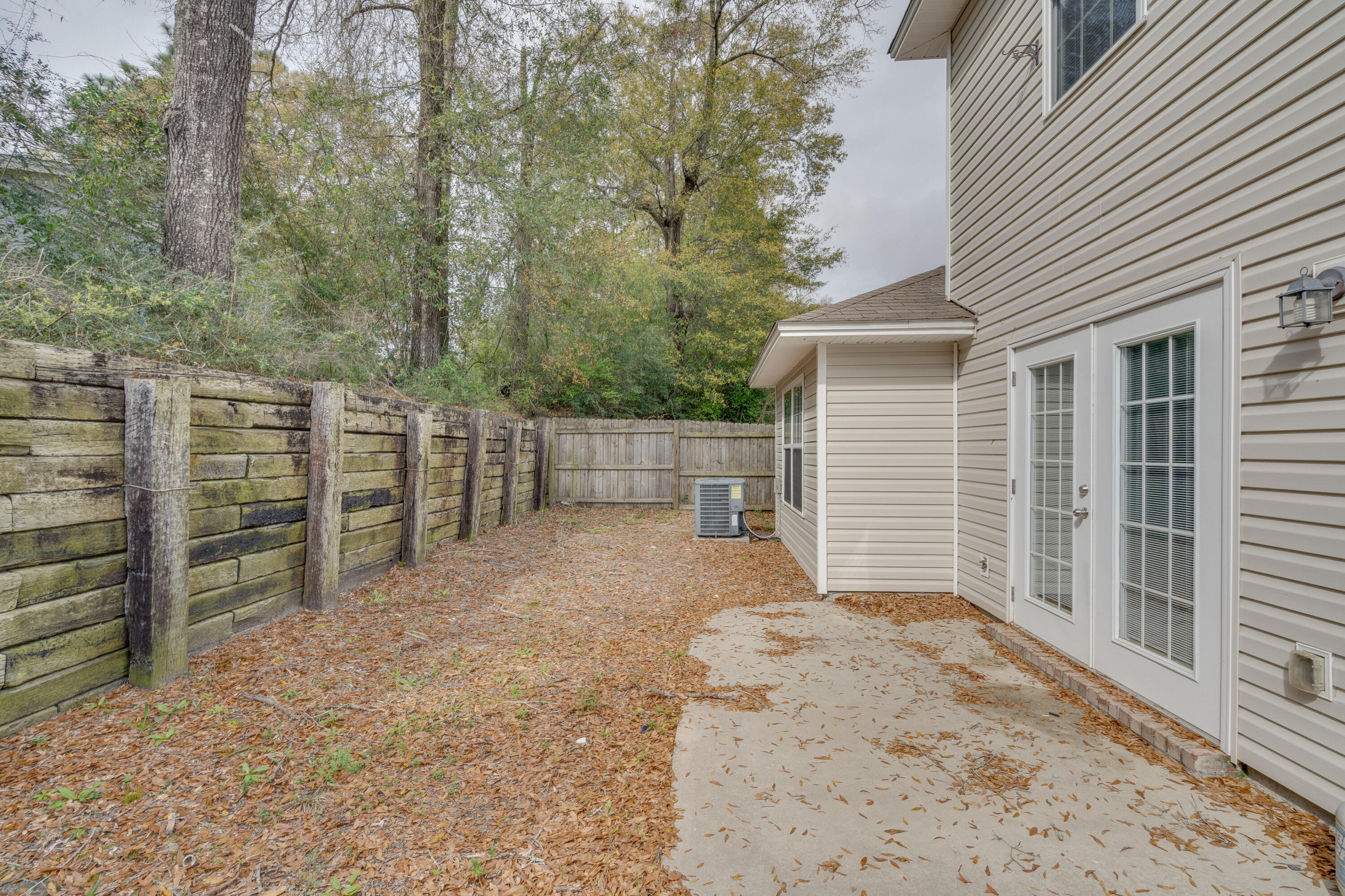 315 Dahlquist Drive Crestview, FL 32539 - Photo 29 of 32 a view of a backyard