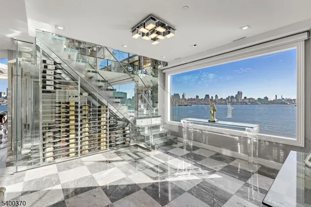 $6,500,000 | 600 Harbor Boulevard, Unit 1079, Weehawken, NJ 07086