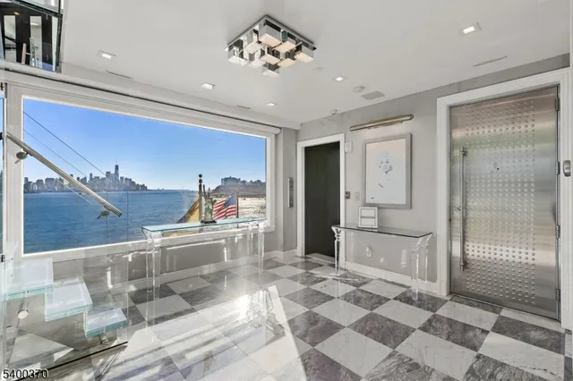 $6,500,000 | 600 Harbor Boulevard, Unit 1079, Weehawken, NJ 07086