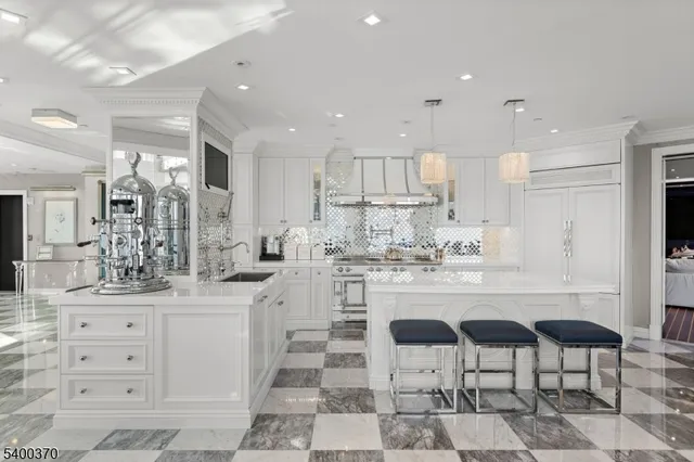 $6,500,000 | 600 Harbor Boulevard, Unit 1079, Weehawken, NJ 07086