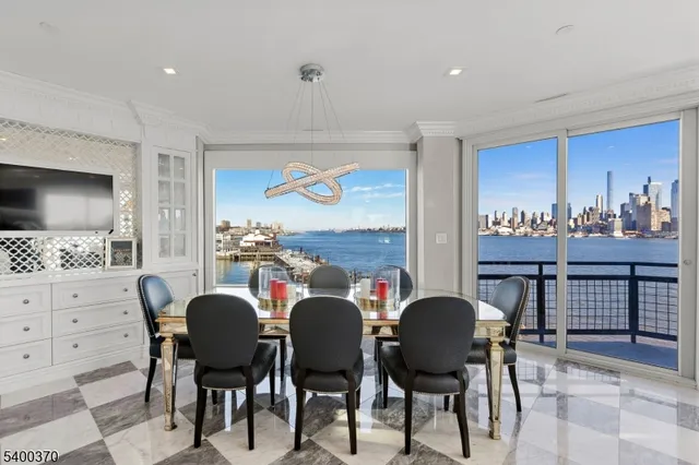 $6,500,000 | 600 Harbor Boulevard, Unit 1079, Weehawken, NJ 07086