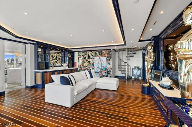 $6,500,000 | 600 Harbor Boulevard, Unit 1079, Weehawken, NJ 07086