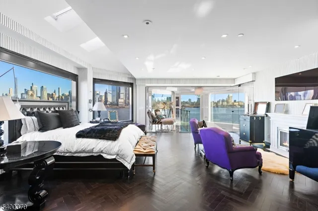 $6,500,000 | 600 Harbor Boulevard, Unit 1079, Weehawken, NJ 07086