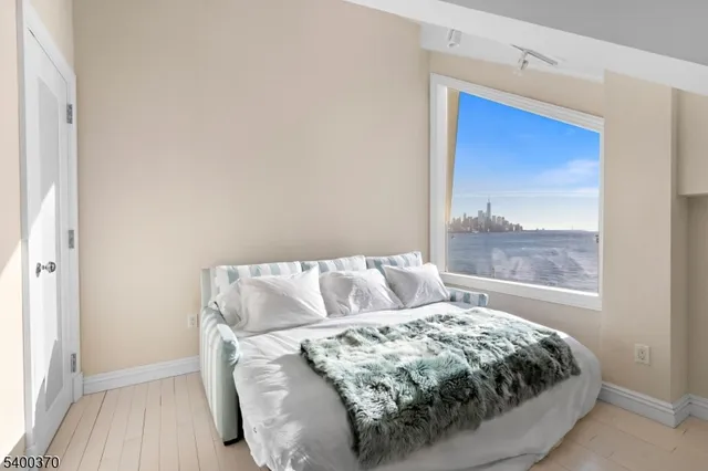 $6,500,000 | 600 Harbor Boulevard, Unit 1079, Weehawken, NJ 07086