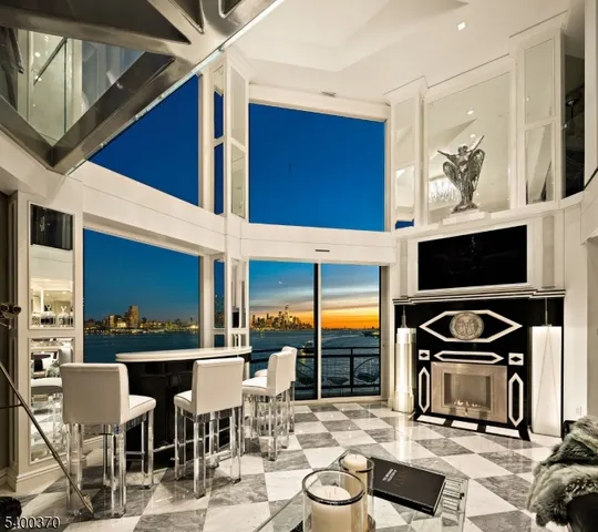 $6,500,000 | 600 Harbor Boulevard, Unit 1079, Weehawken, NJ 07086