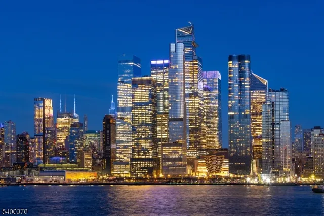 $6,500,000 | 600 Harbor Boulevard, Unit 1079, Weehawken, NJ 07086