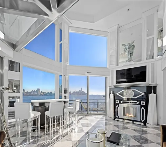 $6,500,000 | 600 Harbor Boulevard, Unit 1079, Weehawken, NJ 07086