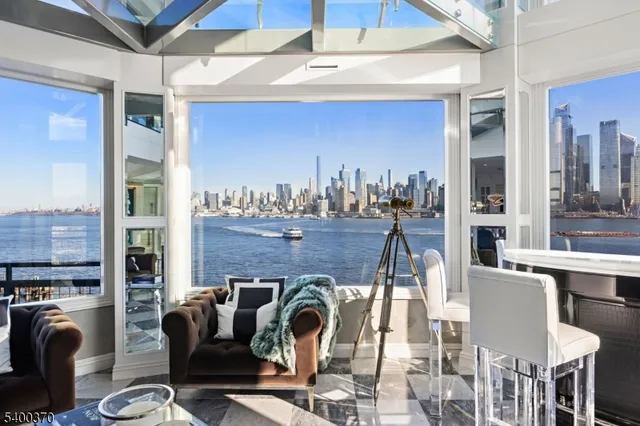 $6,500,000 | 600 Harbor Boulevard, Unit 1079, Weehawken, NJ 07086
