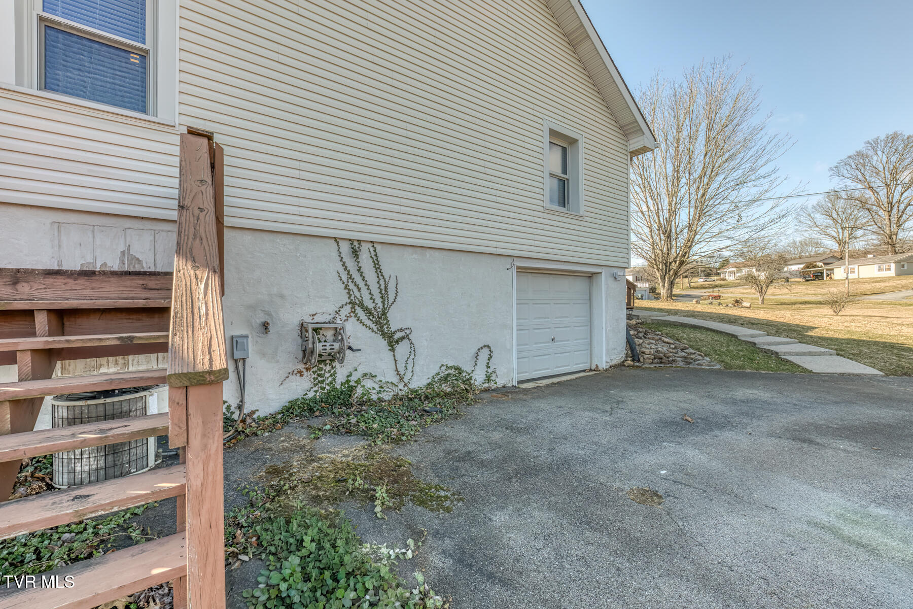 209 Crossway Road Bristol, VA 24201 - Photo 15 of 47 209 Crossway Rd-46