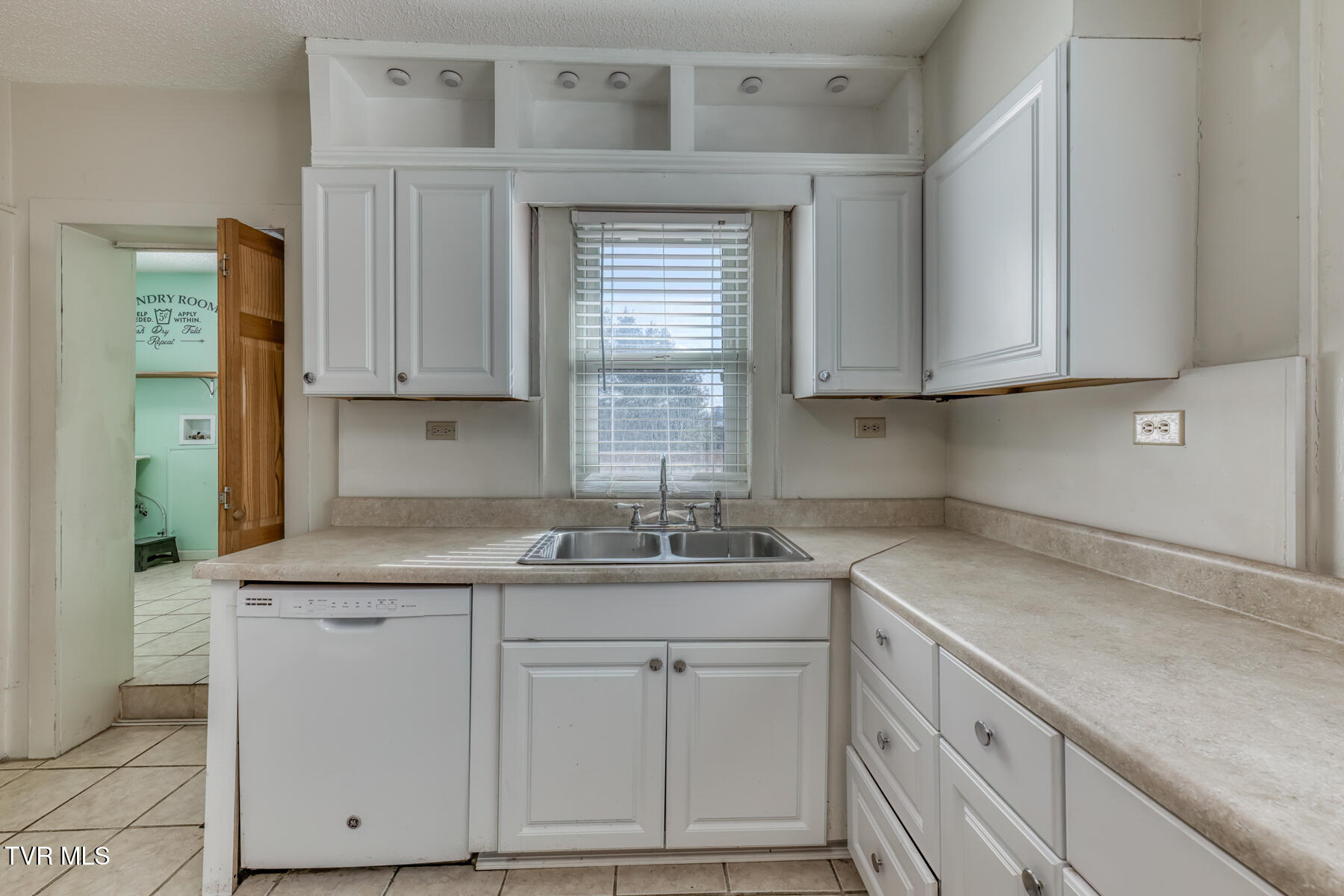 209 Crossway Road Bristol, VA 24201 - Photo 24 of 47 209 Crossway Rd-12