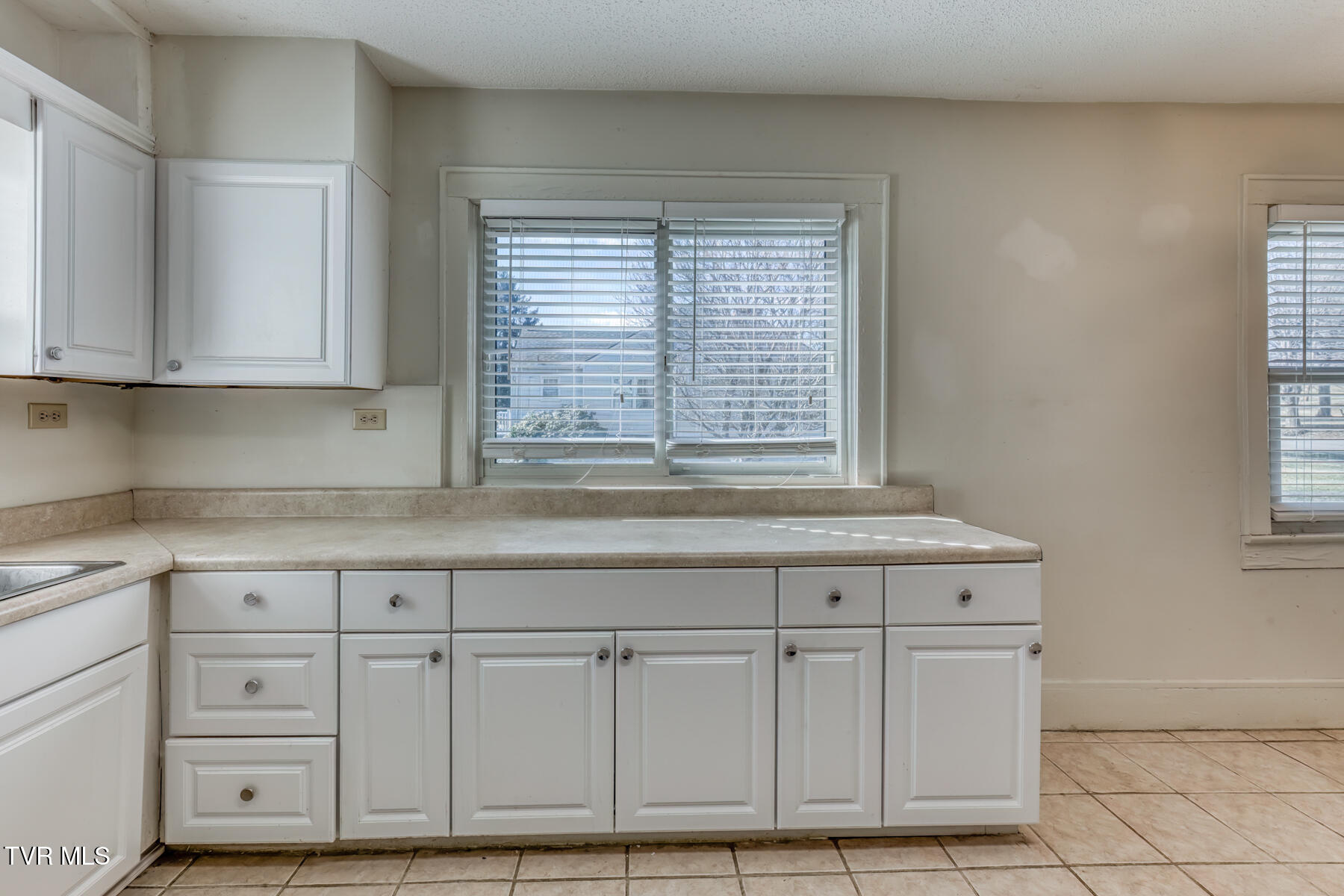 209 Crossway Road Bristol, VA 24201 - Photo 25 of 47 209 Crossway Rd-13