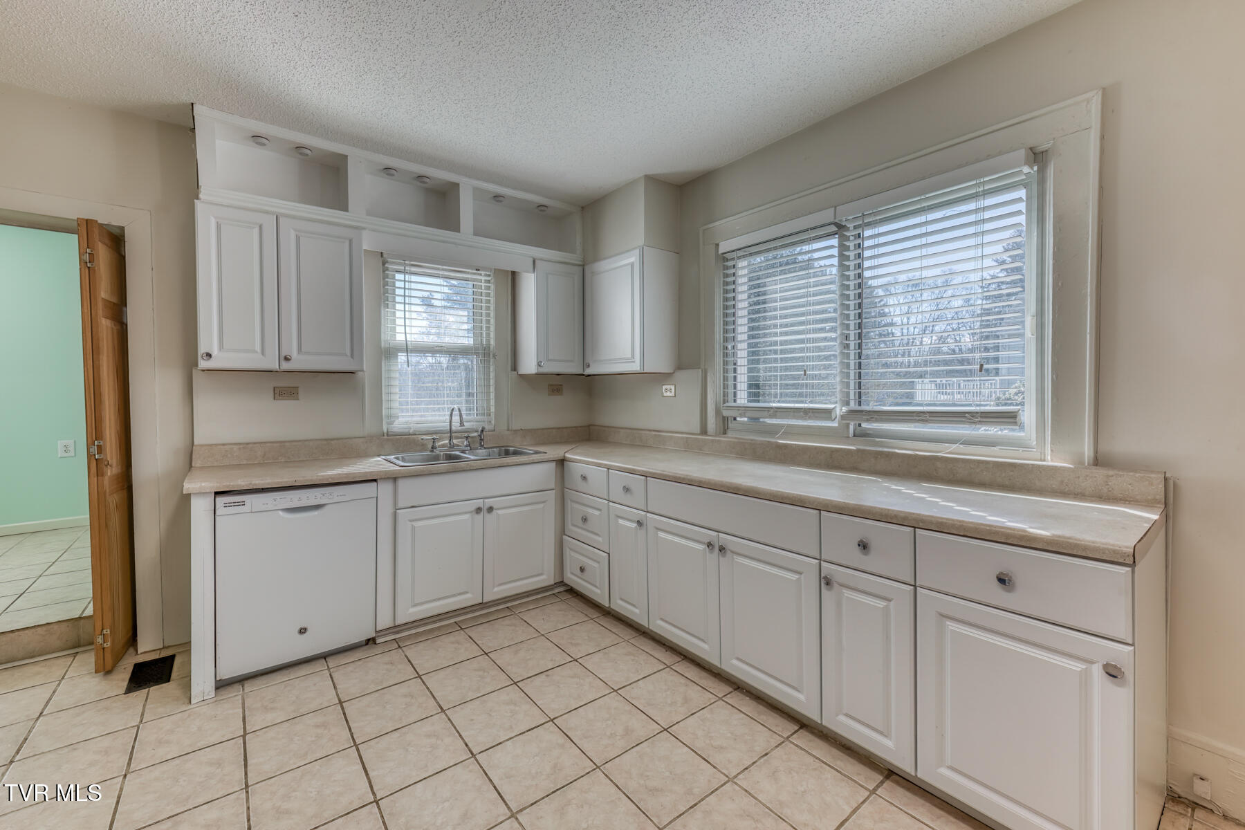 209 Crossway Road Bristol, VA 24201 - Photo 26 of 47 209 Crossway Rd-14