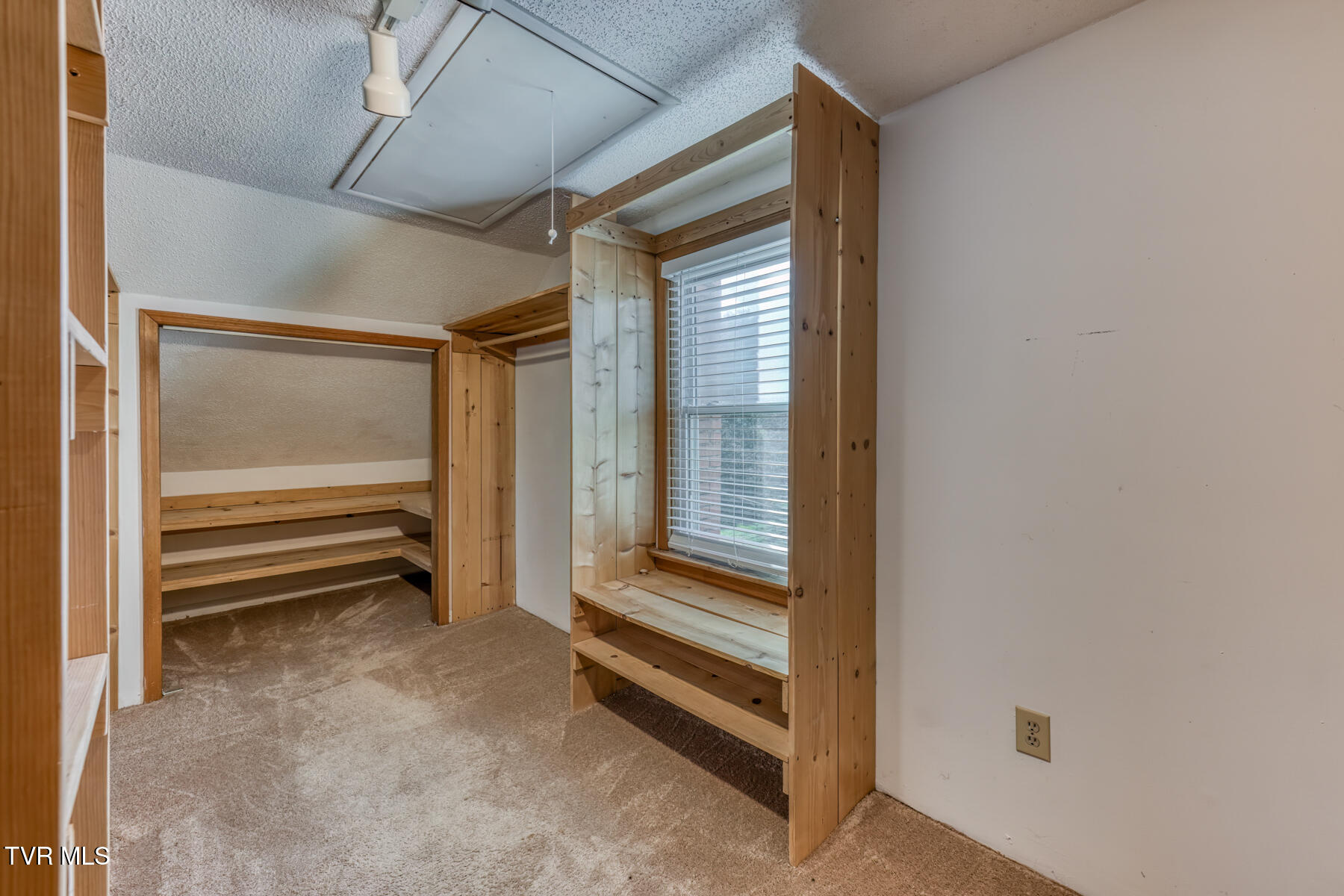 209 Crossway Road Bristol, VA 24201 - Photo 36 of 47 209 Crossway Rd-26