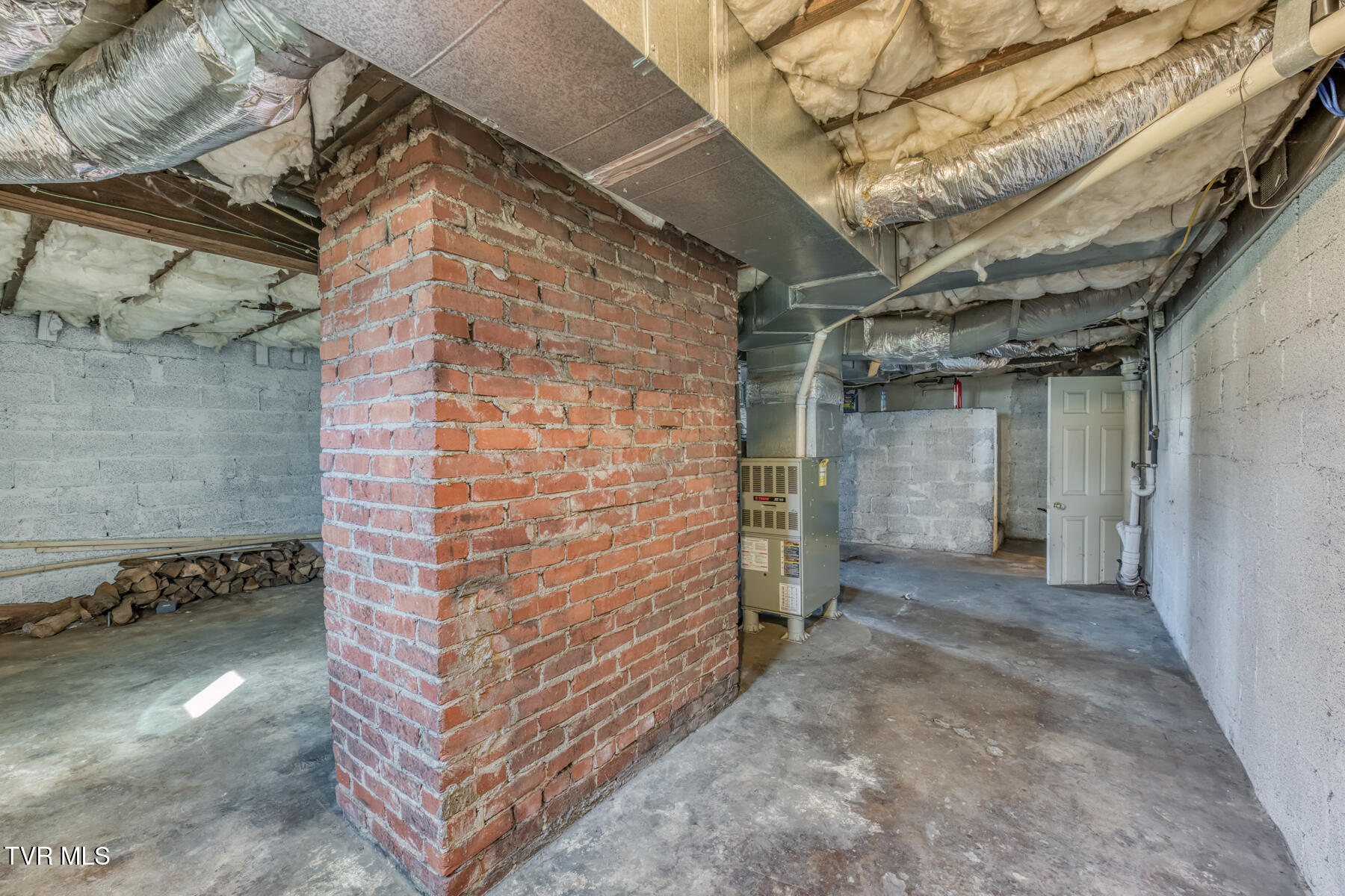 209 Crossway Road Bristol, VA 24201 - Photo 47 of 47 209 Crossway Rd-35