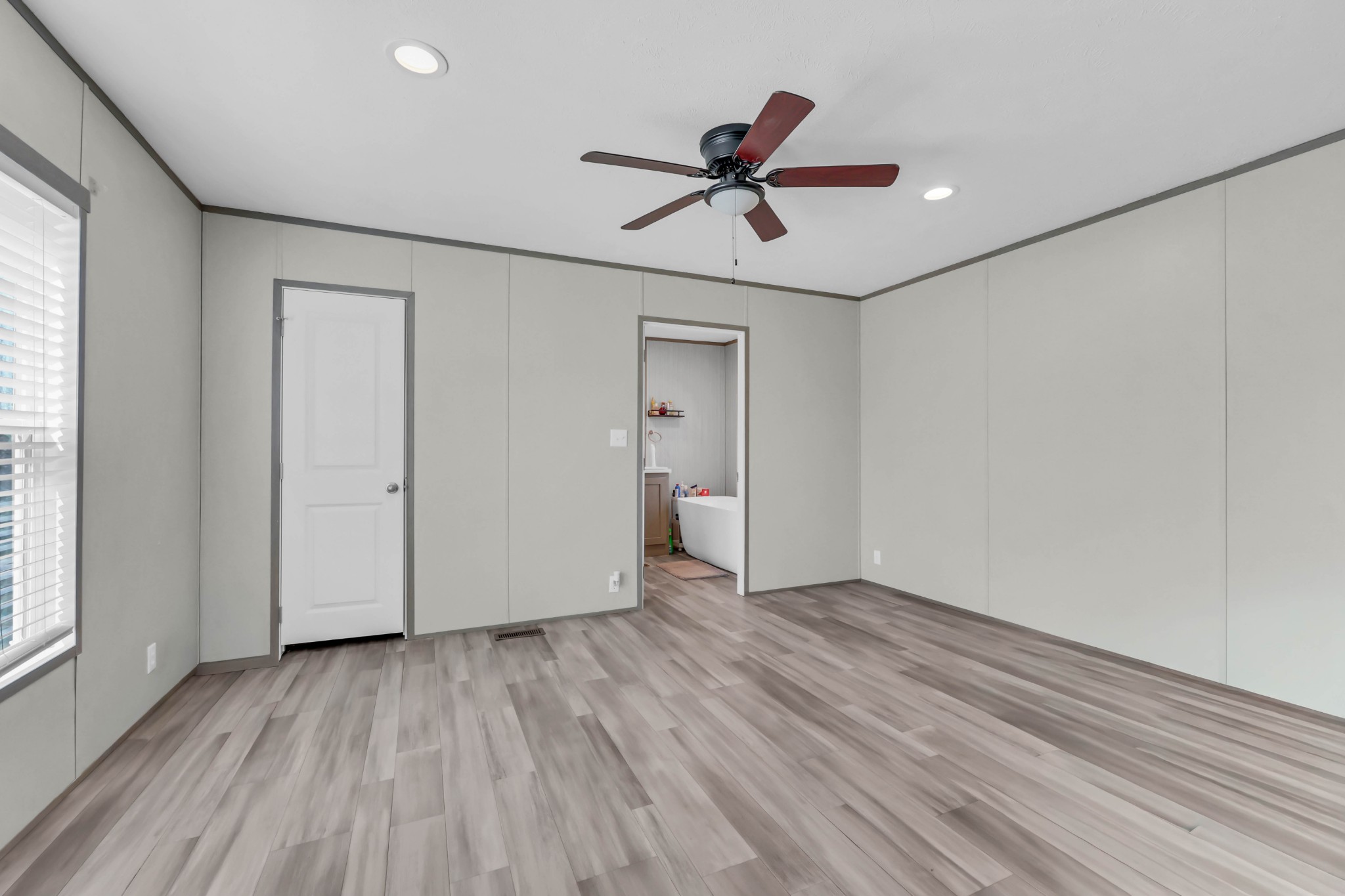4819 Tarsus Road Palmyra, TN 37142 - Photo 7 of 15 a view of empty room with wooden floor and fan