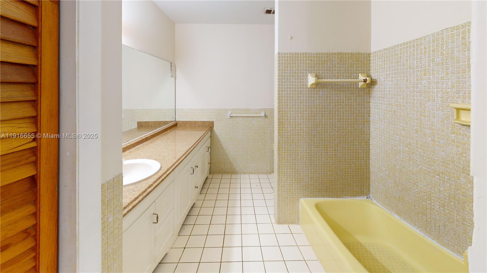 7880 Grand Canal Drive, Unit 1 Miami, FL 33144 - Photo 12 of 16 Gallery Image 12