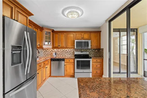 $285,000 | 671 Northeast 195th Street, Unit 121E, Miami, FL 33179