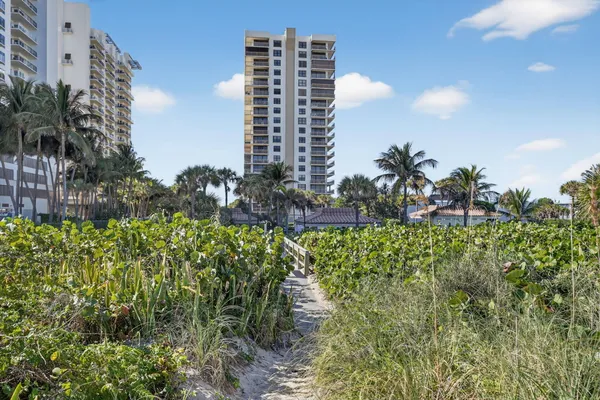 $4,900 | 3400 North Ocean Drive, Unit 408, Singer Island, FL 33404