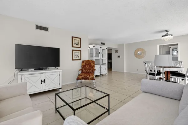 $4,900 | 3400 North Ocean Drive, Unit 408, Singer Island, FL 33404