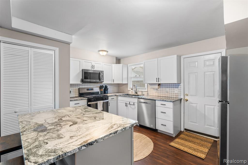34441 Phyllis Street Wayne, MI 48184 - Photo 10 of 32