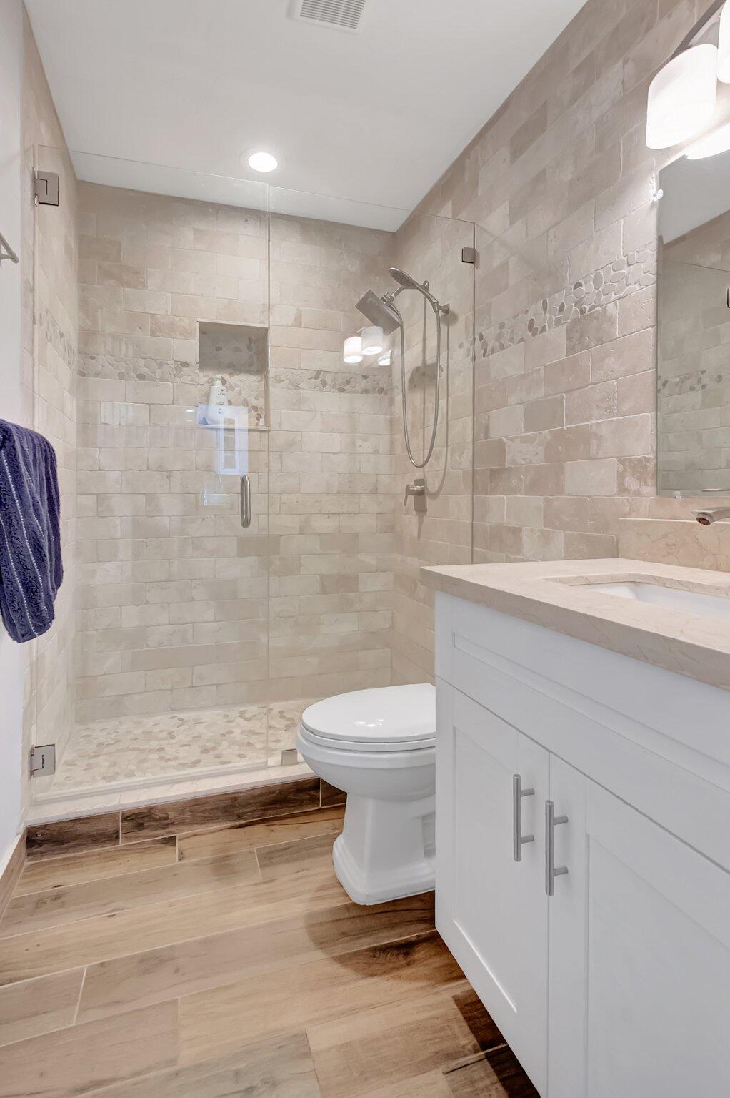 301 Club Circle, Unit 209 Boca Raton, FL 33487 - Photo 15 of 19 2nd bathroom
