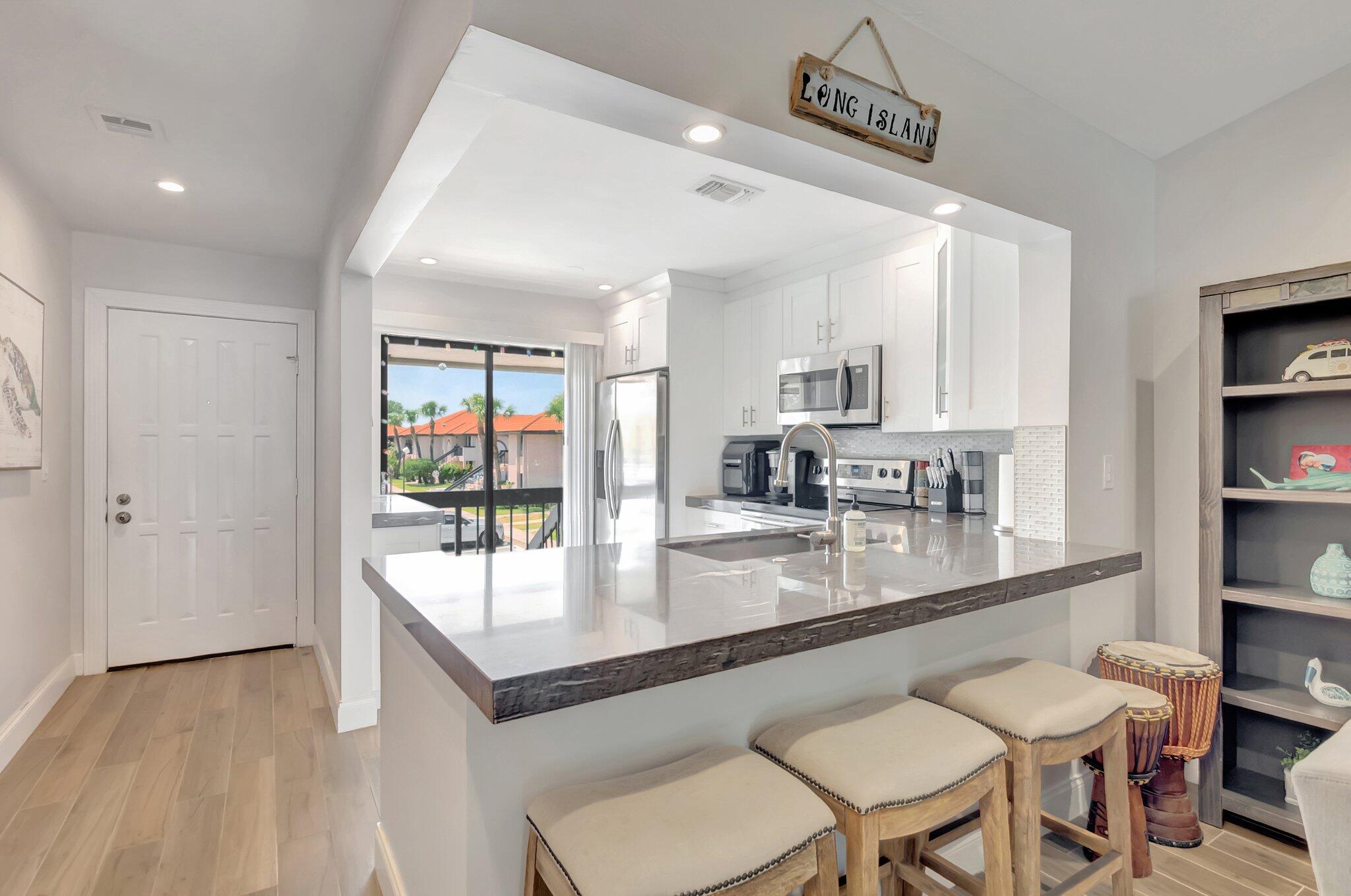 301 Club Circle, Unit 209 Boca Raton, FL 33487 - Photo 4 of 19 KITCHEN