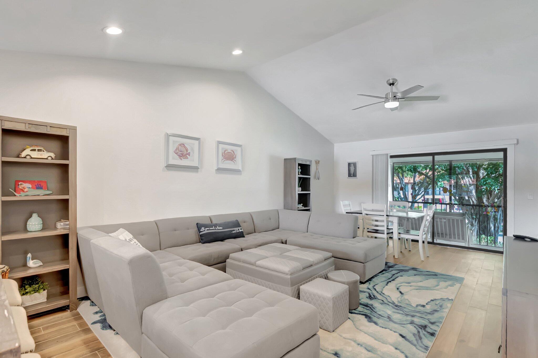 301 Club Circle, Unit 209 Boca Raton, FL 33487 - Photo 6 of 19 living