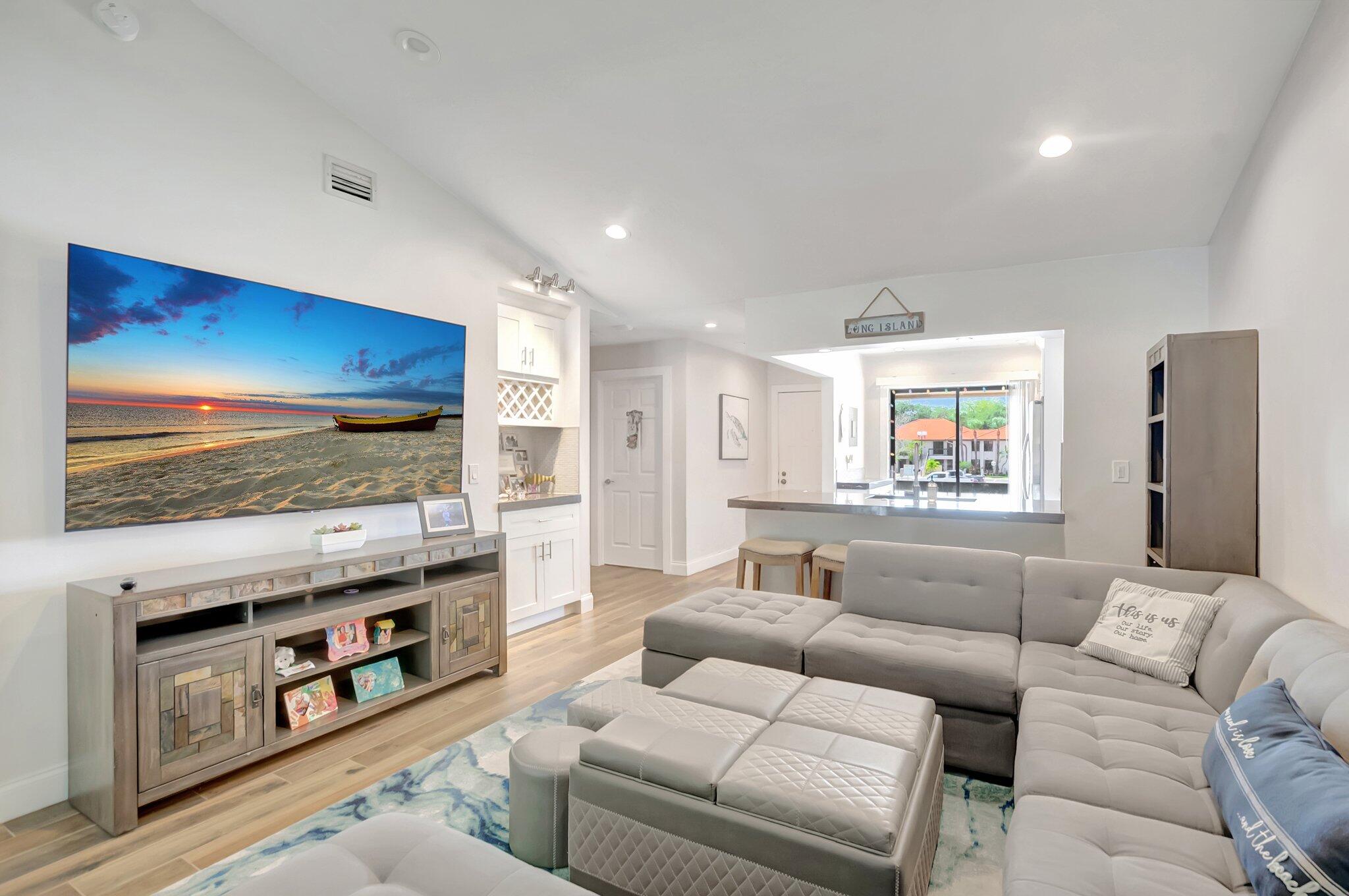 301 Club Circle, Unit 209 Boca Raton, FL 33487 - Photo 7 of 19 living