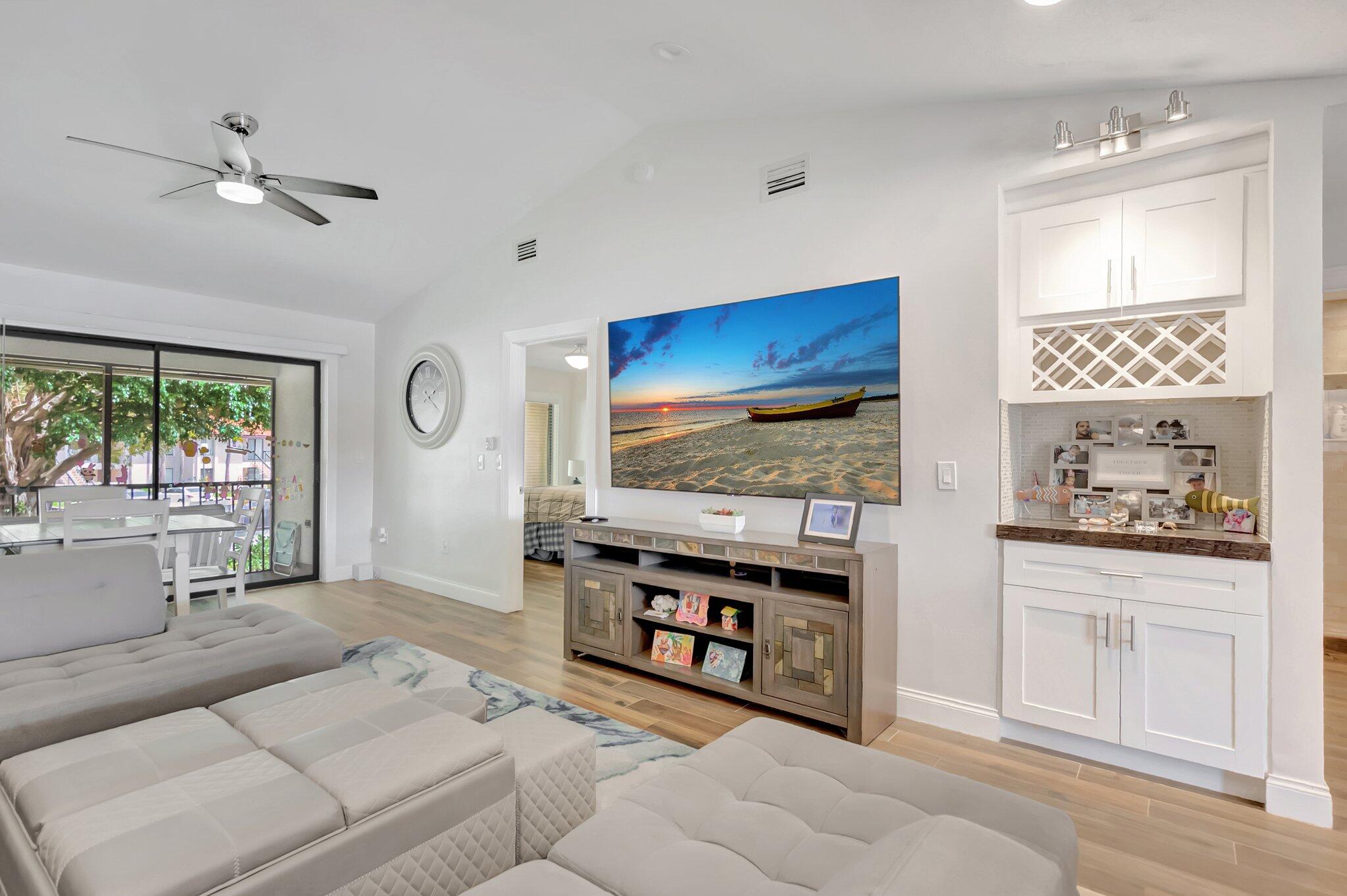 301 Club Circle, Unit 209 Boca Raton, FL 33487 - Photo 8 of 19 living