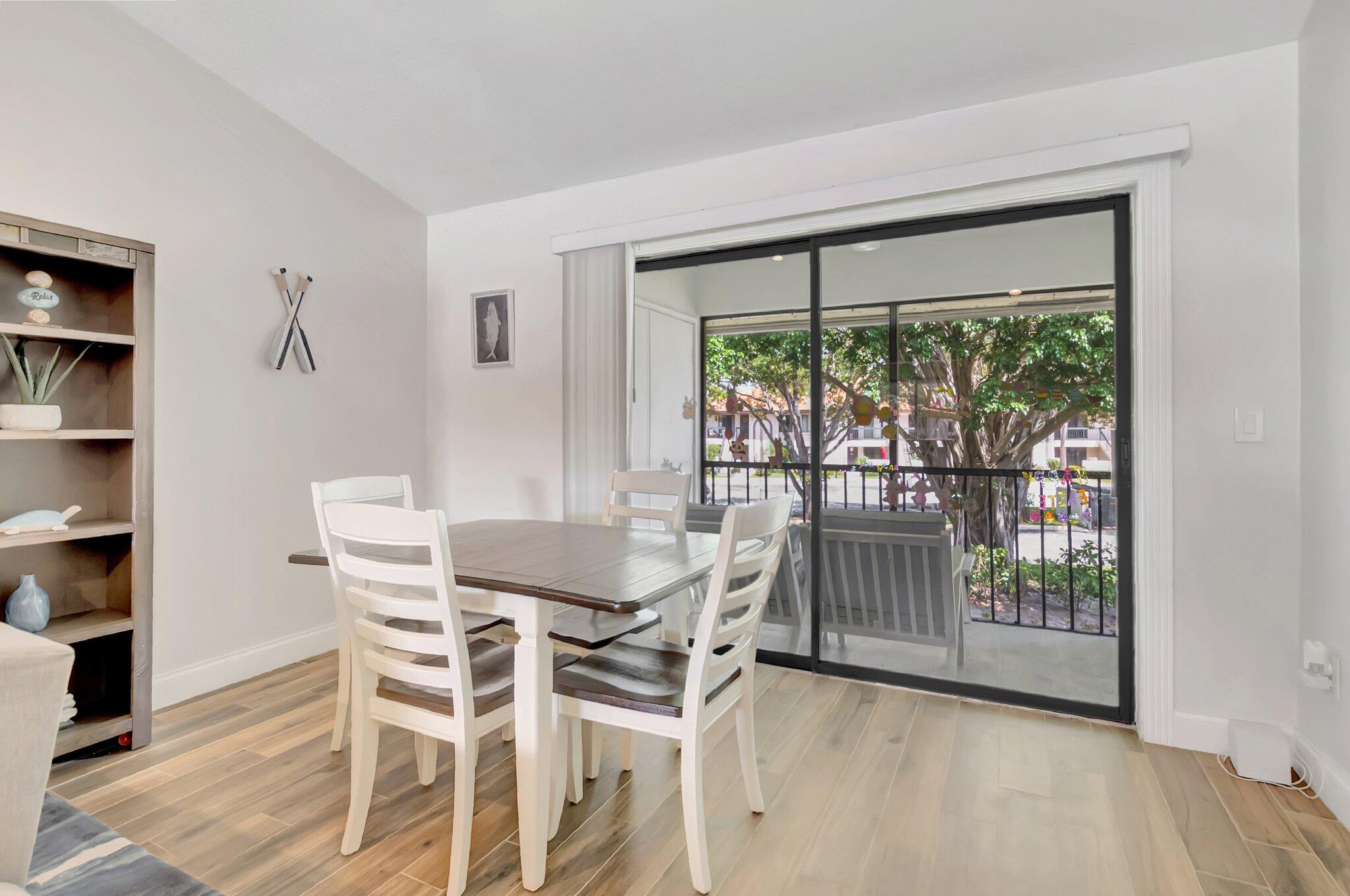 301 Club Circle, Unit 209 Boca Raton, FL 33487 - Photo 9 of 19 dining area