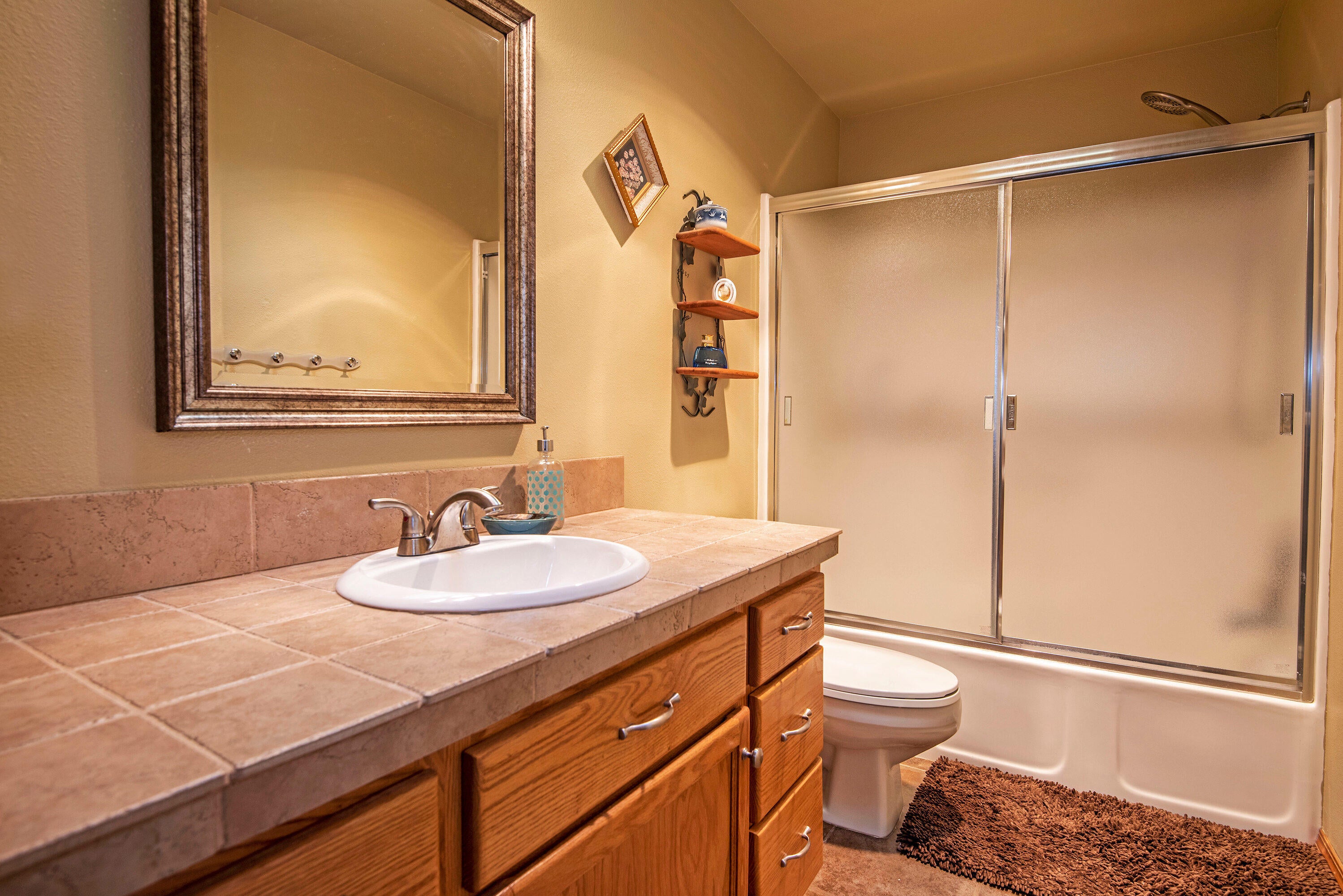 3256 Southwest 35th Street Redmond, OR 97756 - Photo 17 of 27 Secondary bathroom