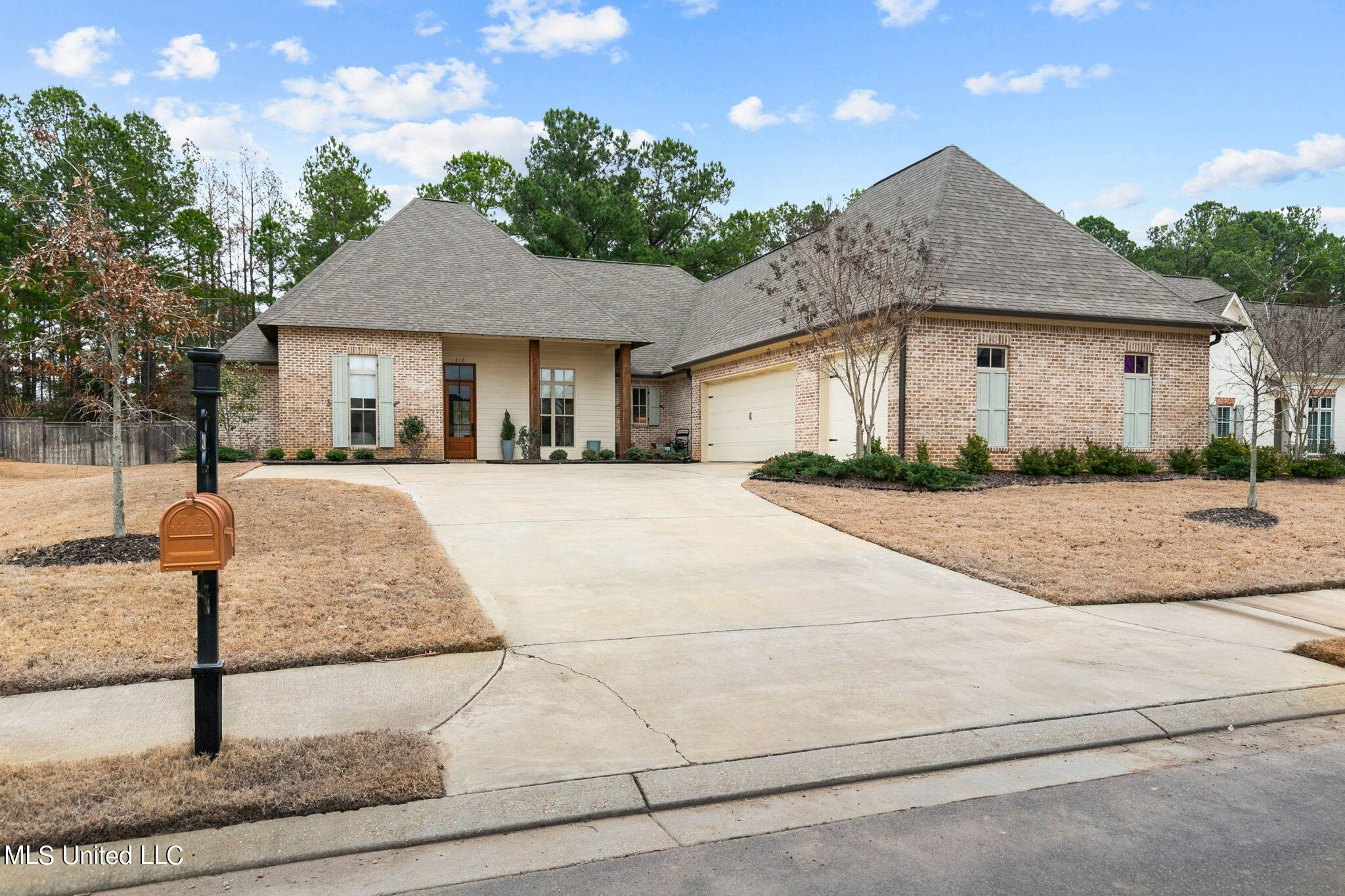 2-web-or-mls-210 S Woodcreek-2