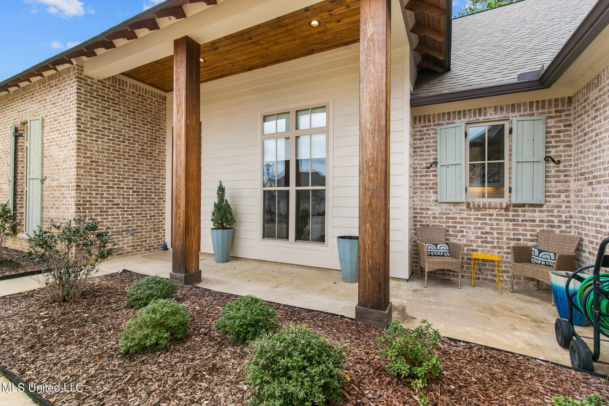 8-web-or-mls-210 S Woodcreek-8