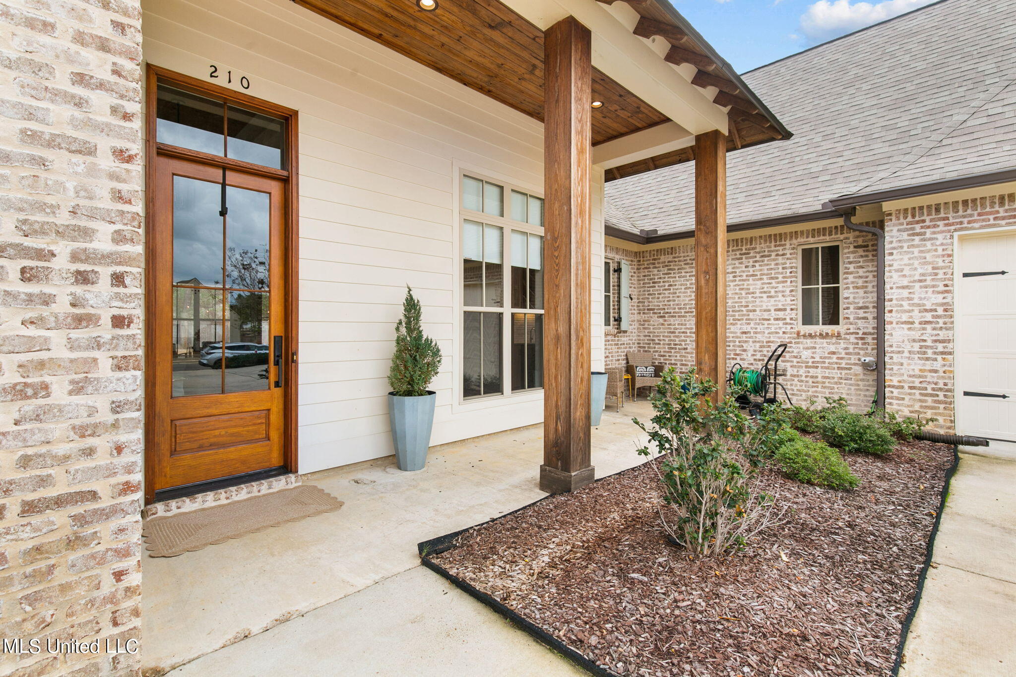 9-web-or-mls-210 S Woodcreek-9