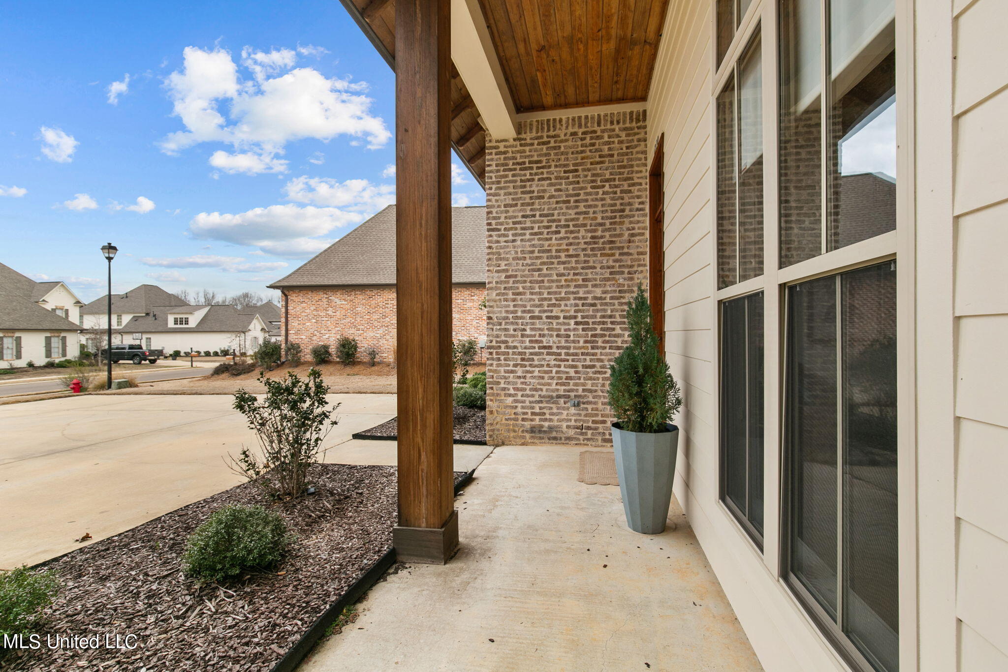 10-web-or-mls-210 S Woodcreek-10