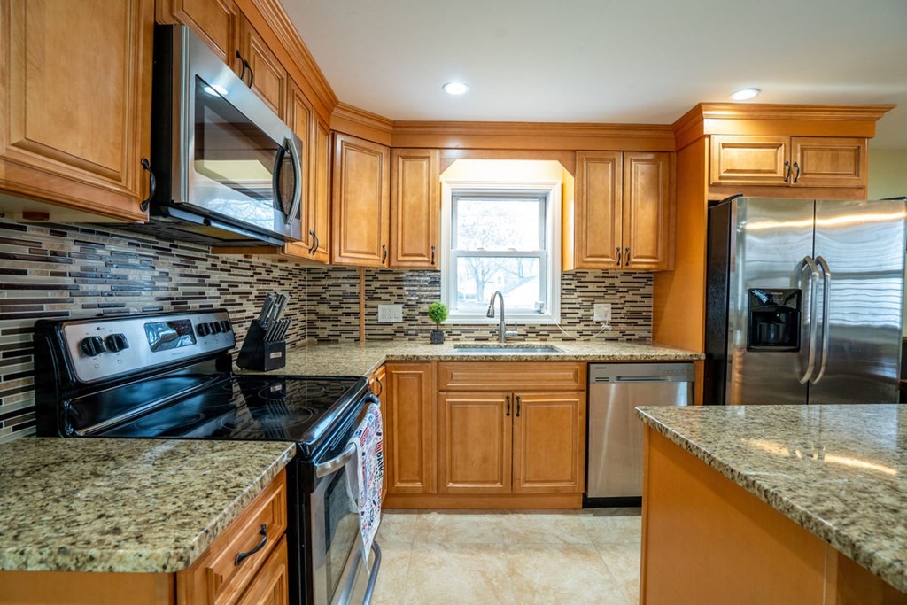 7 Vandergrift Street Lawrence, MA 01843 - Photo 12 of 33 Gallery Image 12
