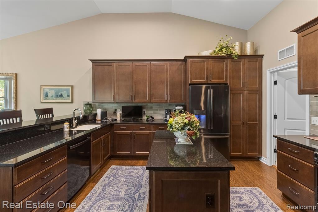 1075 Hampshire Court Rochester, MI 48307 - Photo 29 of 62
