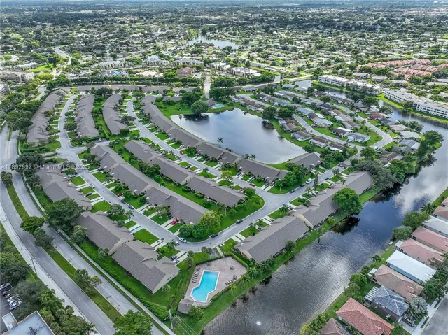 $384,900 | 7641 Northwest 99th Avenue, Tamarac, FL 33321