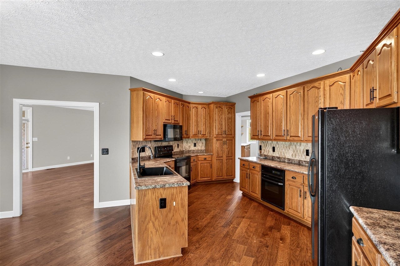 290 Neal Howell Road Bowling Green, KY 42104 - Photo 16 of 58 Gallery Image 16