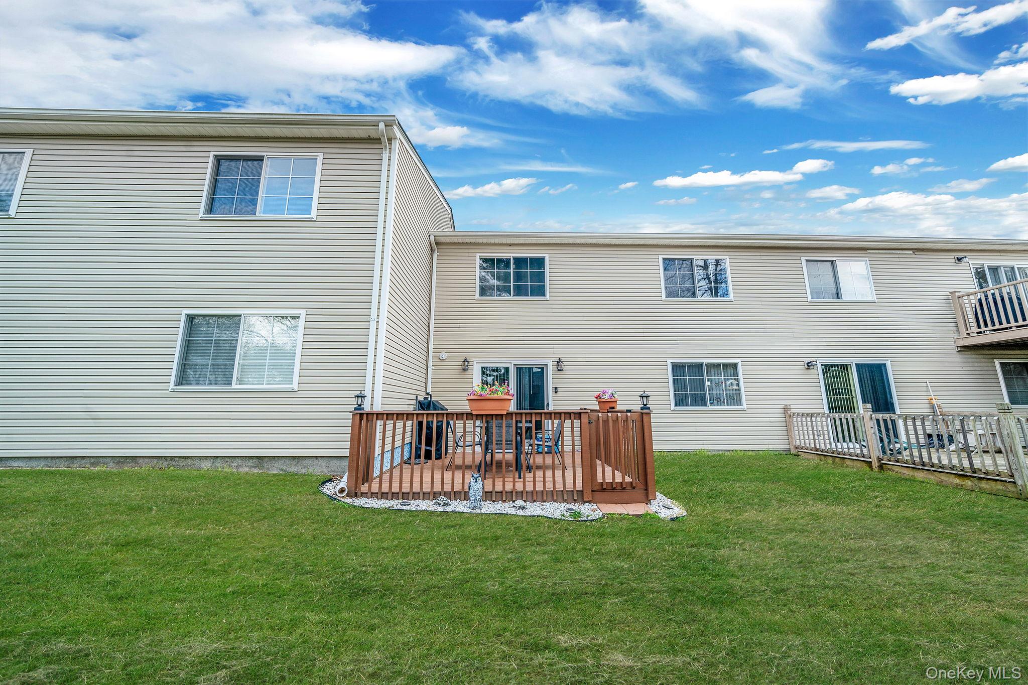 201 Lake Pointe Circle, Unit 201 Middle Island, NY 11953 - Photo 6 of 19