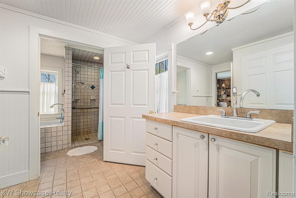 3125 North Adams Road Bloomfield Hills, MI 48304 - Photo 17 of 35 Gallery Image 17